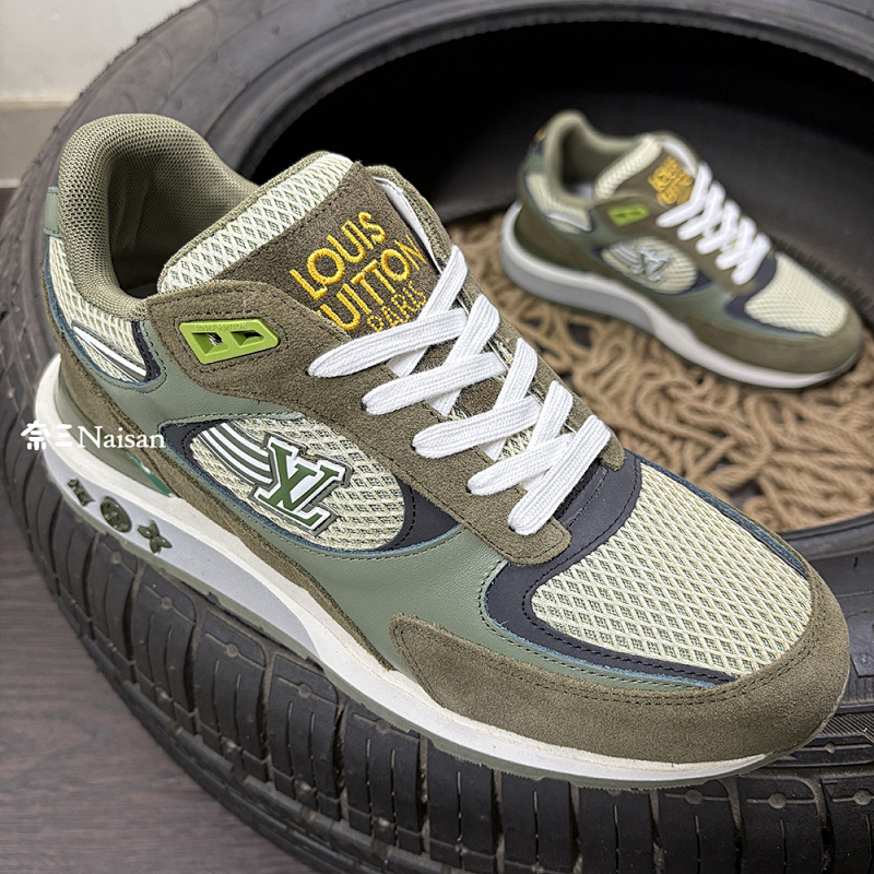 ▶ Run Away Trainers, photo 1