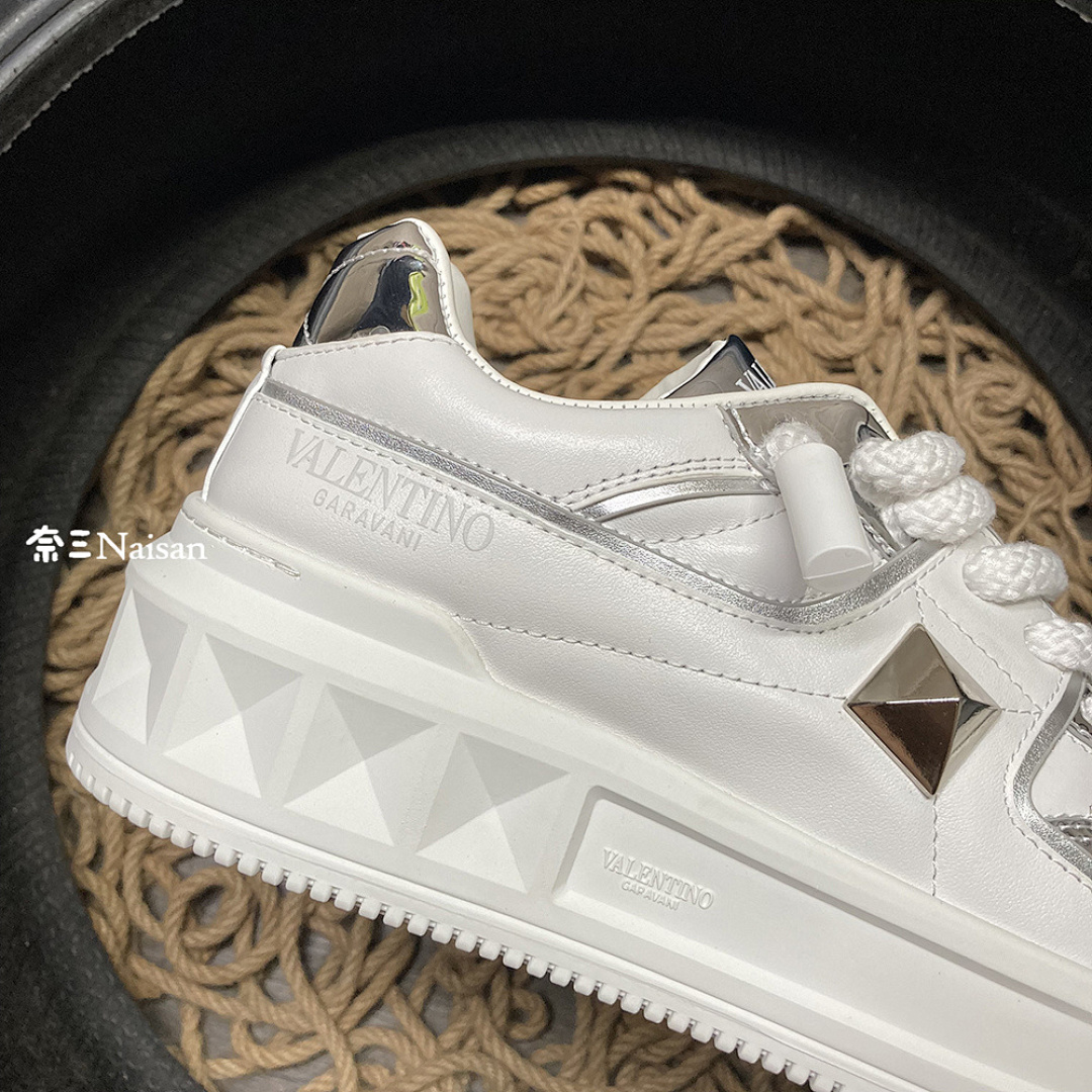 On Running ONE STUD XL NAPPA LEATHER LOW-TOP - Image 11
