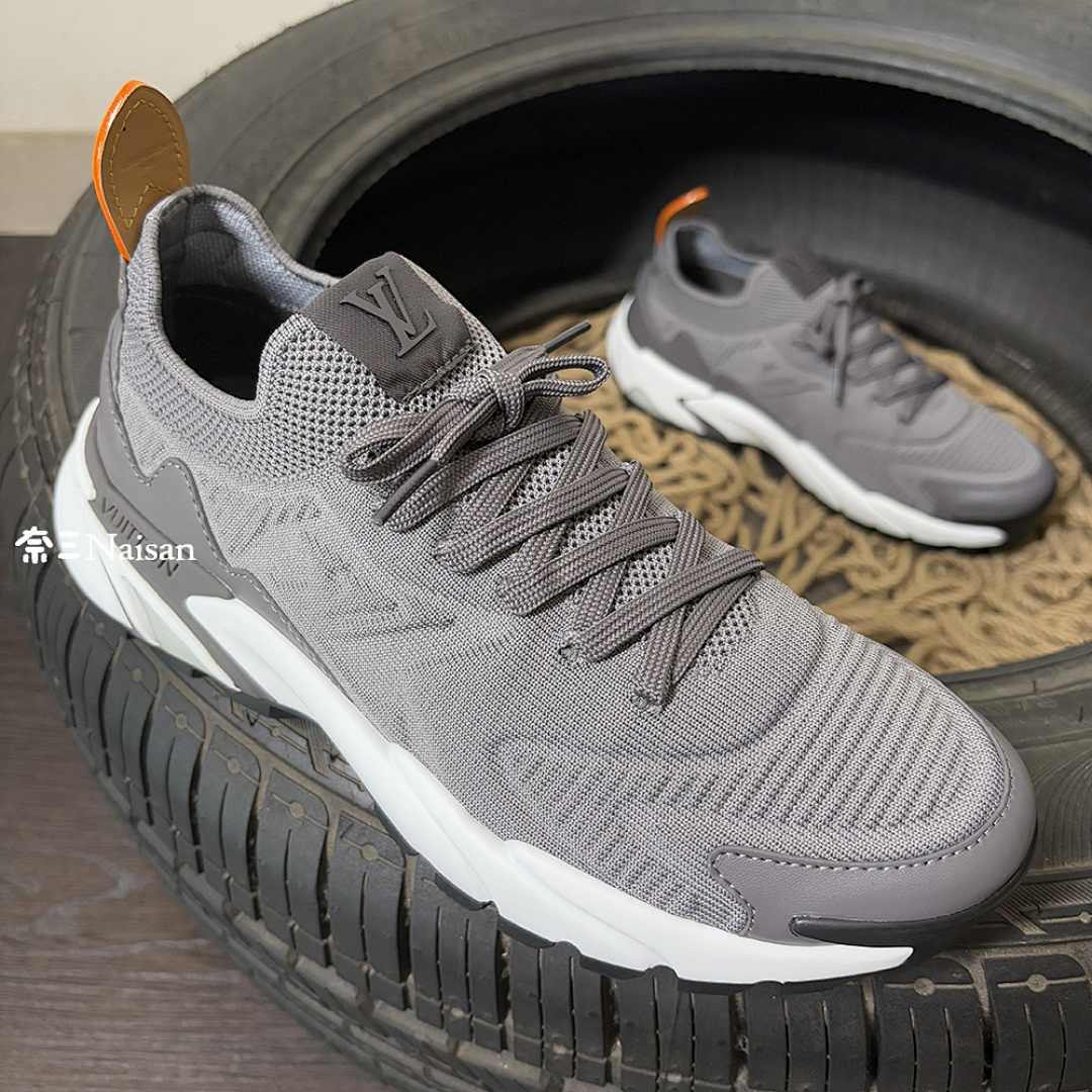 ▶ LV Runner Tatic Sneaker, photo 1