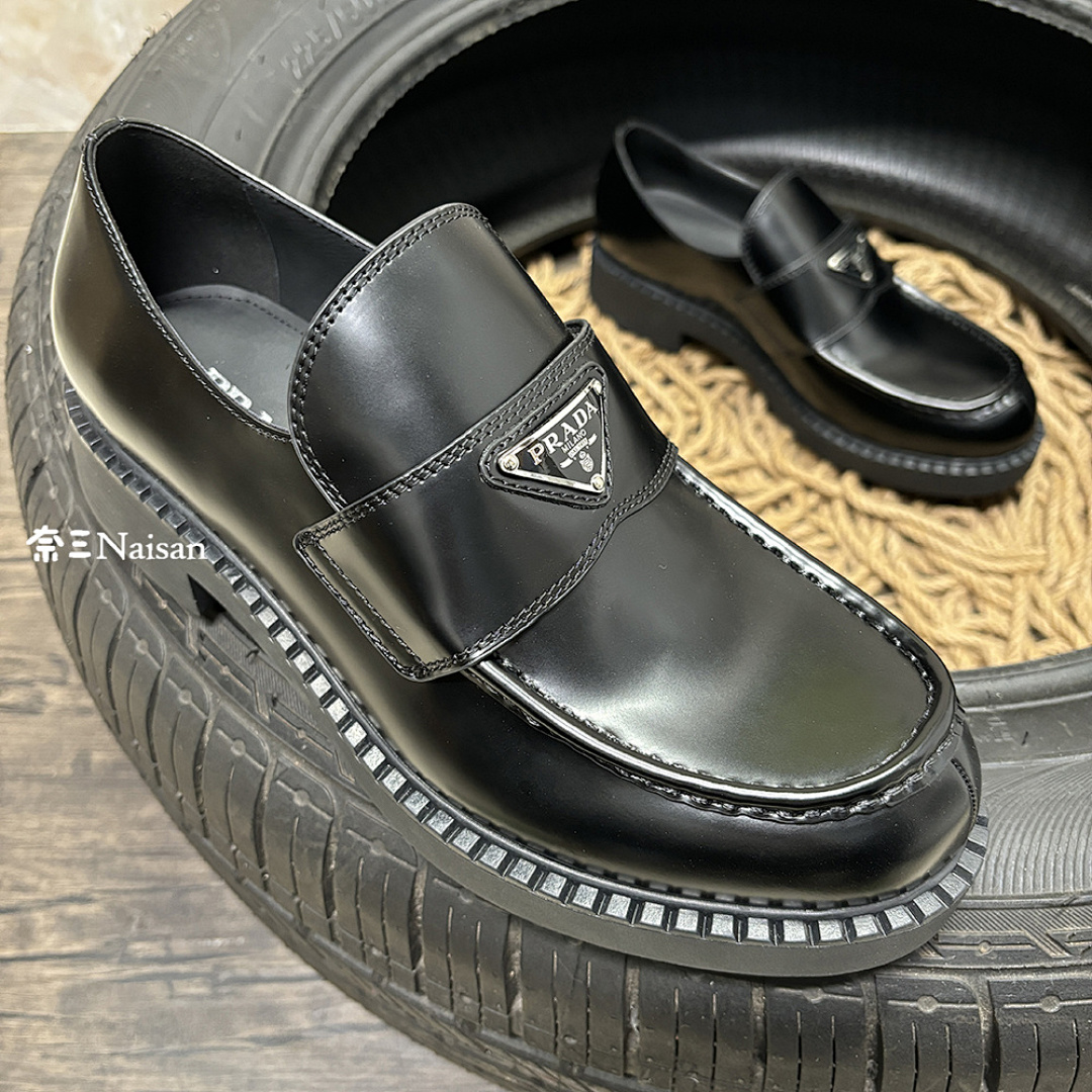 ▶ Prada Loafers, photo 1
