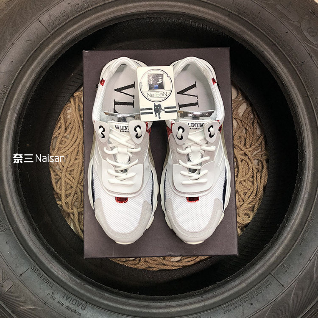 ▶ VT Low Top Sneakers - Image 2
