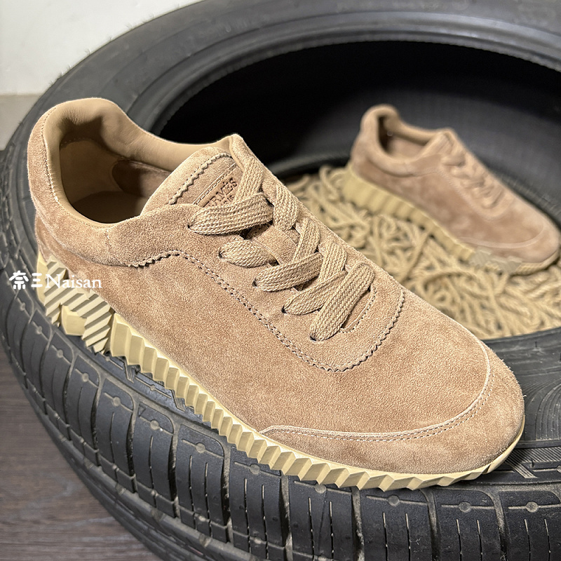 ▶ Bouncing Sneaker, photo 1