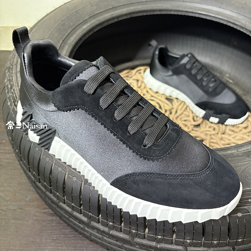 ▶ Bouncing Sneaker, photo 1