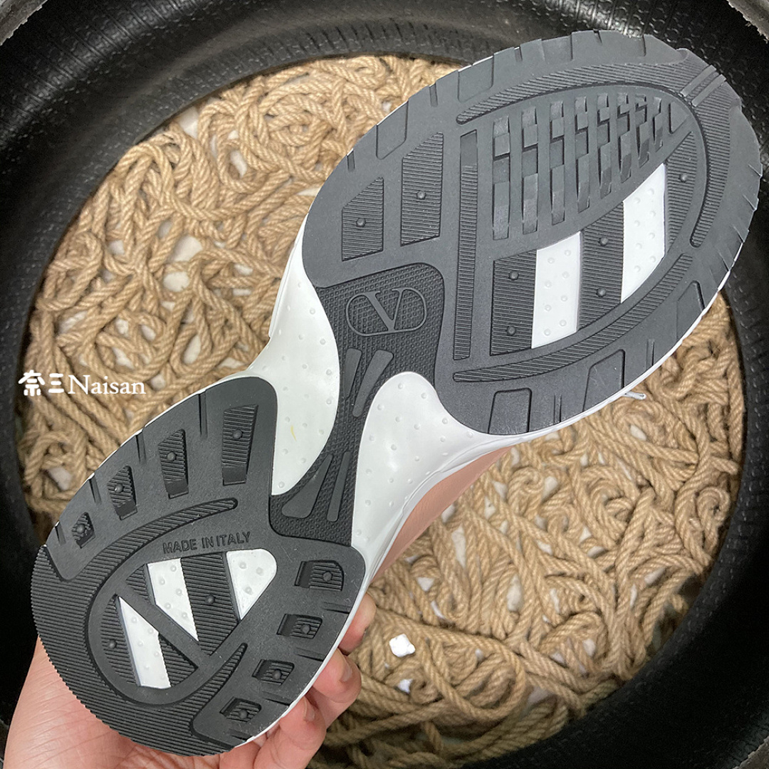 ▶ VT Sneakers - Image 16