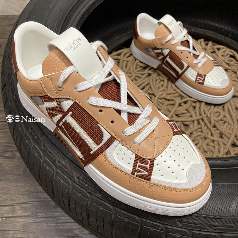 ▶ VL7N SNEAKER