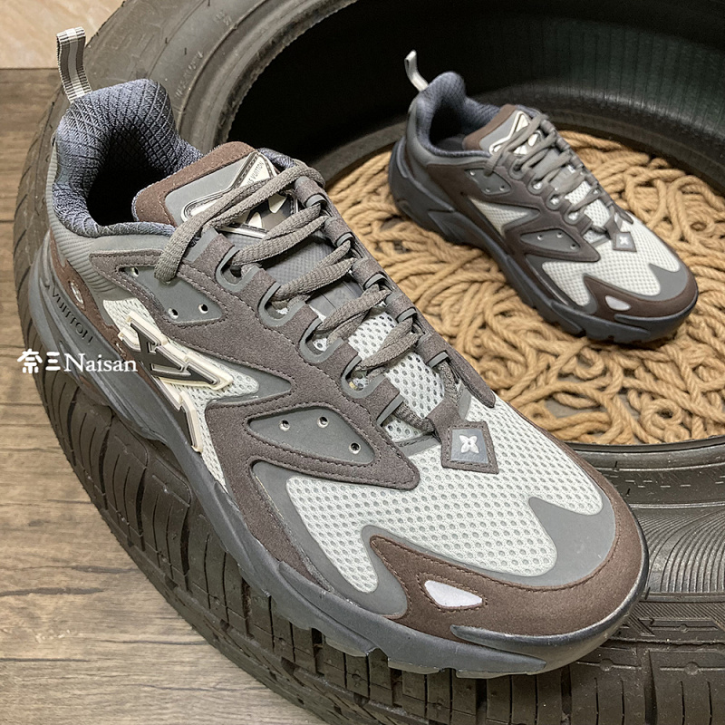 ▶ LV RUNNER, photo 1