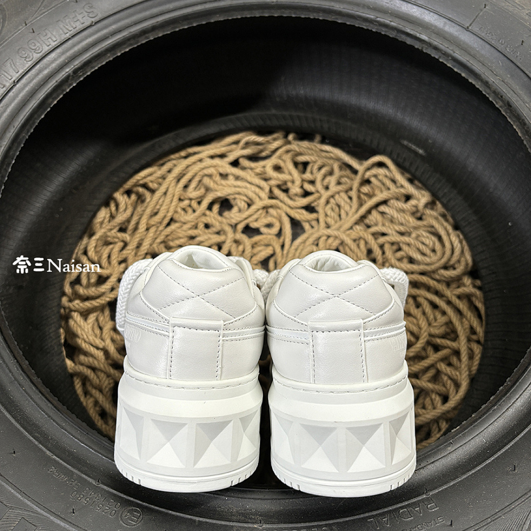 On Running ONE STUD XL NAPPA LEATHER LOW-TOP - Image 10