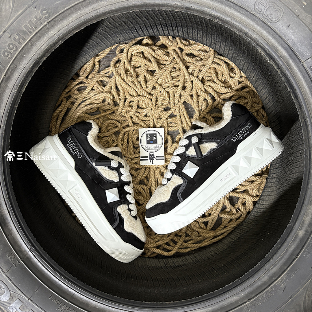 On Running One Stud Xl Low-Top Sneaker - Image 2