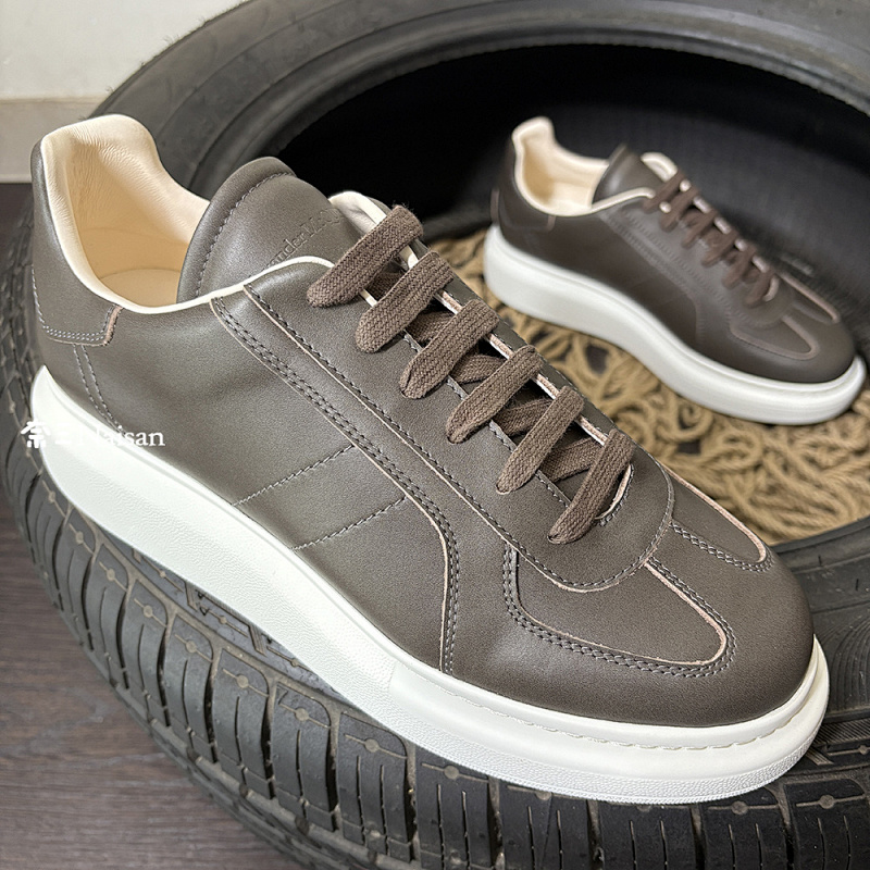 ▶ Alexander McQueen Retro Sneaker