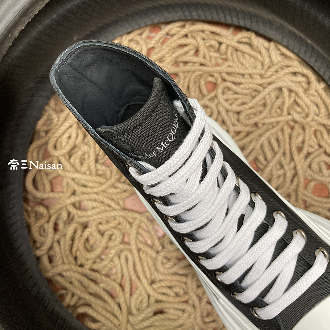 ▶ Alexander McQueen TREAD SLICK LACE UP Sneaker - Image 13