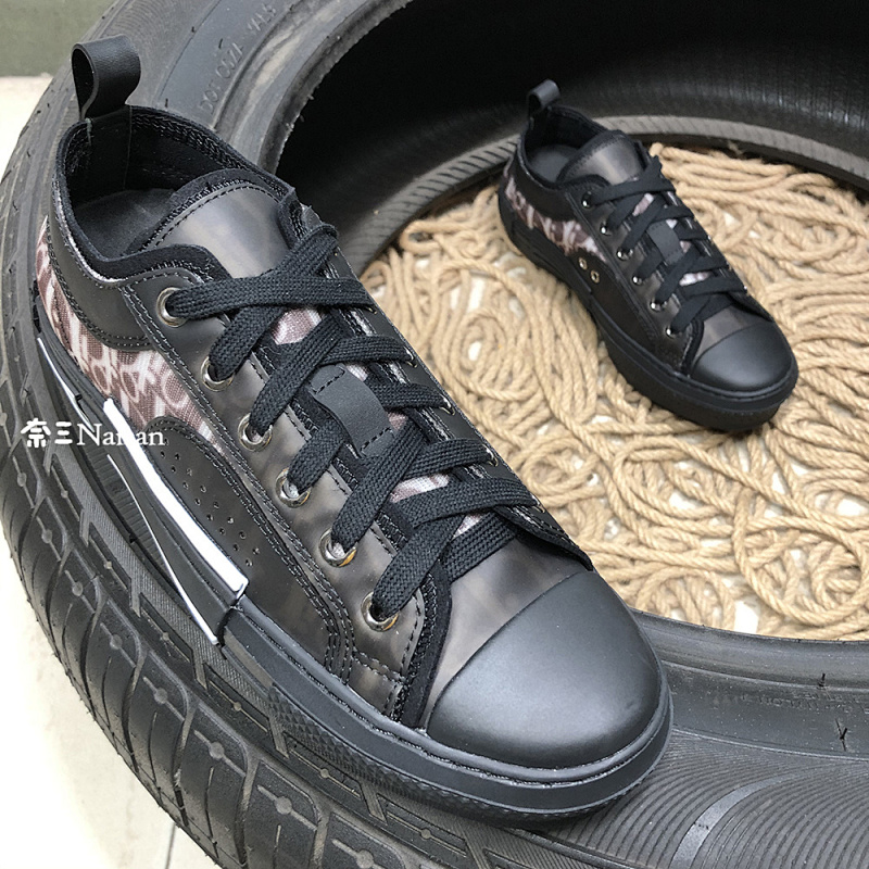 ▶ Low Top Sneakers, photo 1