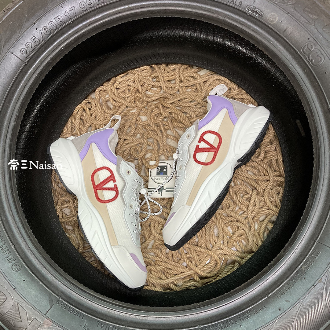 ▶ VT Sneakers - Image 3