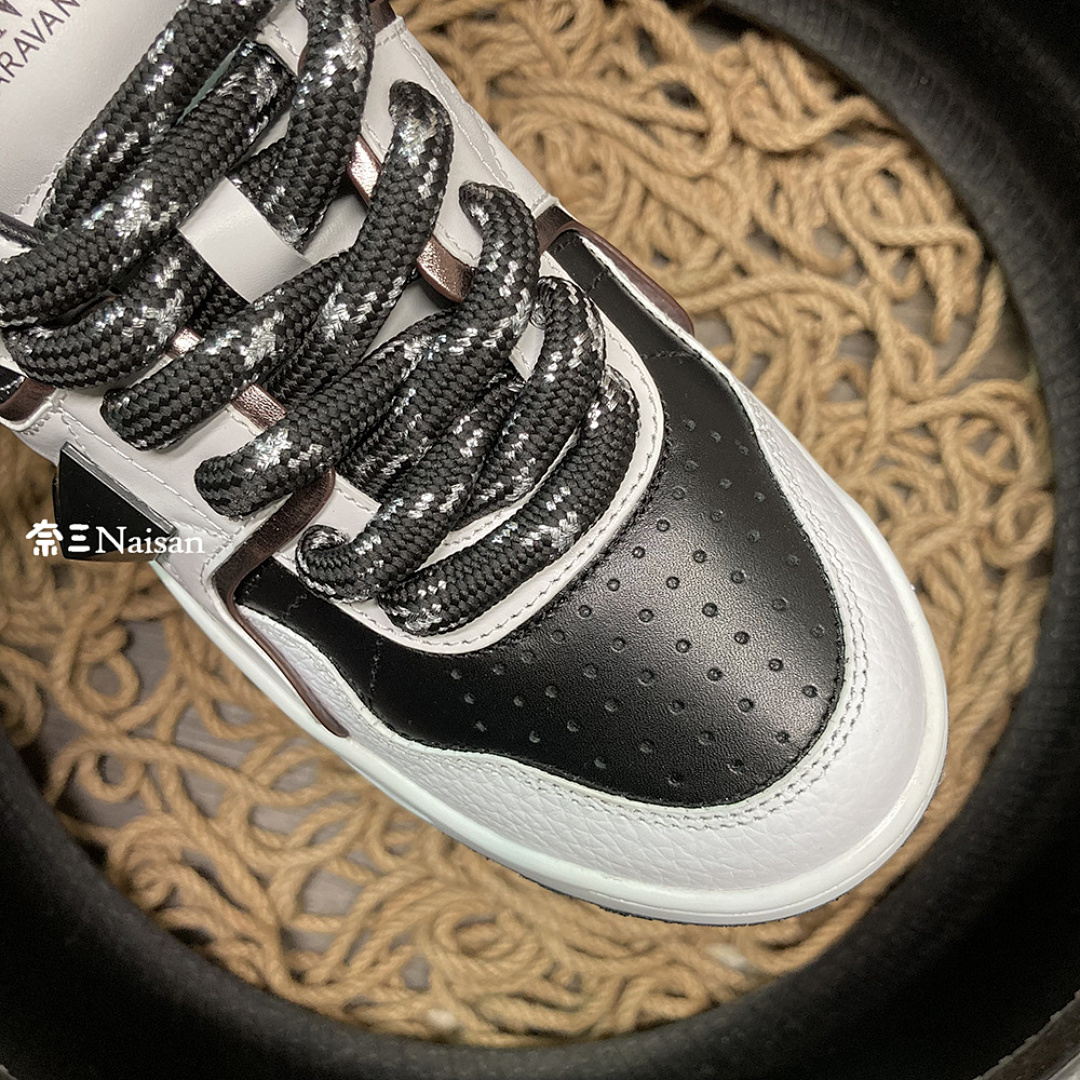On Running ONE STUD XL NAPPA LEATHER LOW-TOP - Image 14