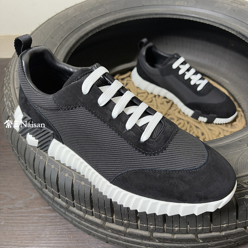 ▶ Bouncing Sneaker, photo 1