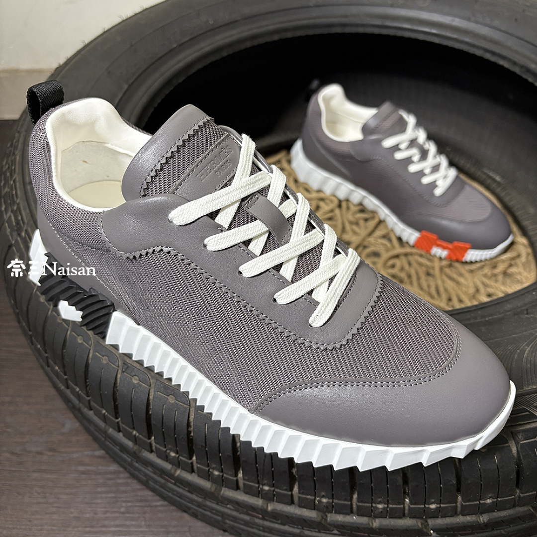 ▶ Bouncing Sneaker, photo 1