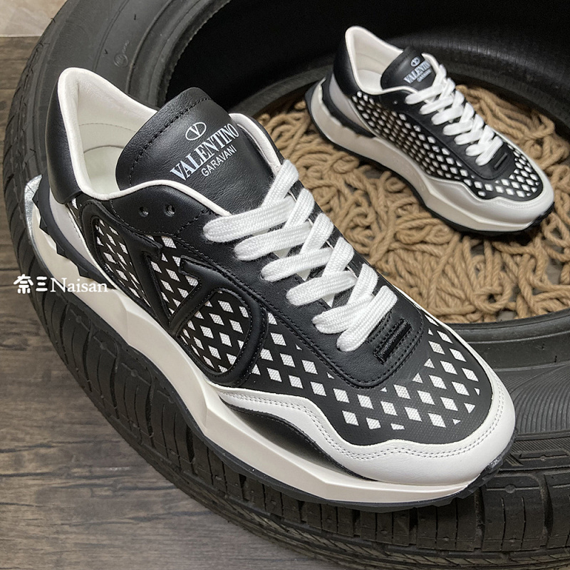 ▶ Valentino Sneakers