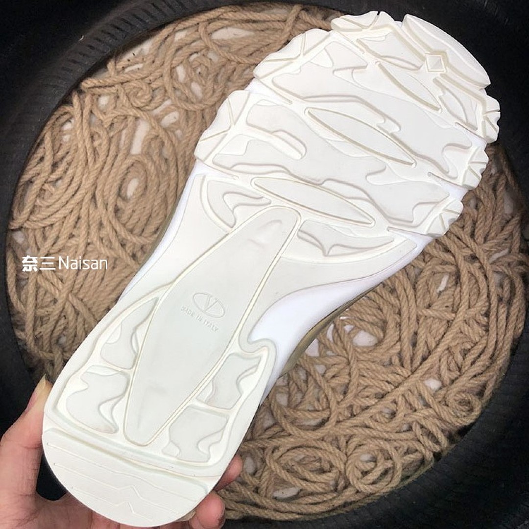 ▶ VT Low Top Sneakers - Image 15