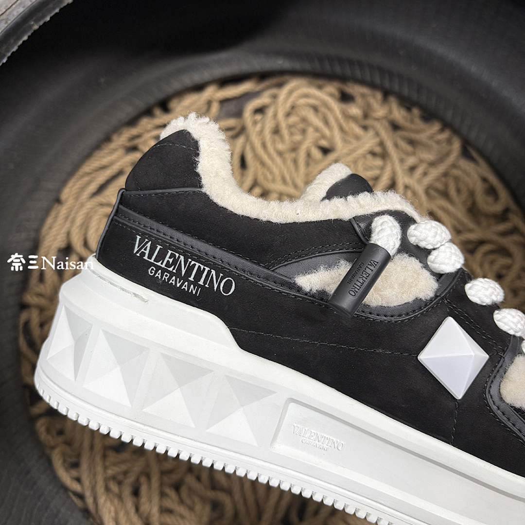 On Running One Stud Xl Low-Top Sneaker - Image 12