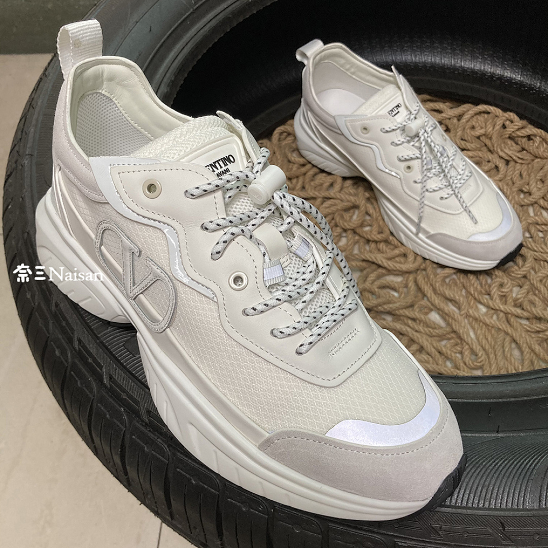 ▶ VT Sneakers
