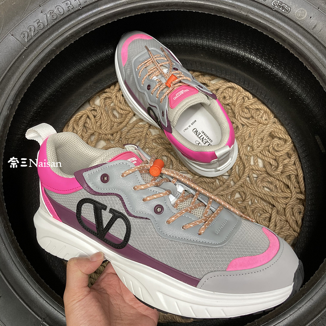 ▶ VT Sneakers - Image 8
