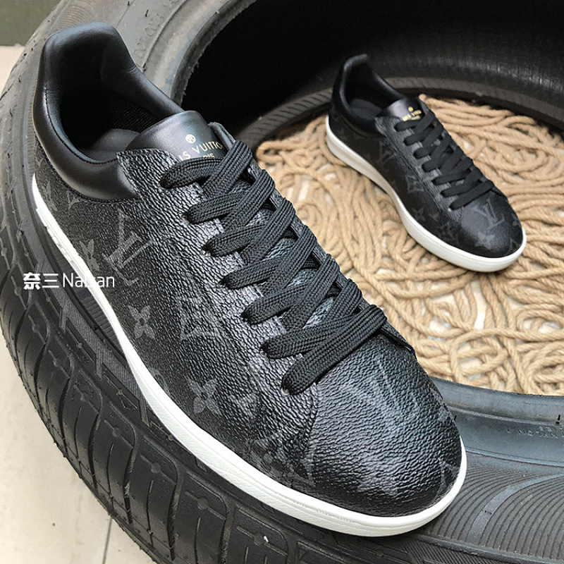▶ LUXEMBOURG Sneakers, photo 1