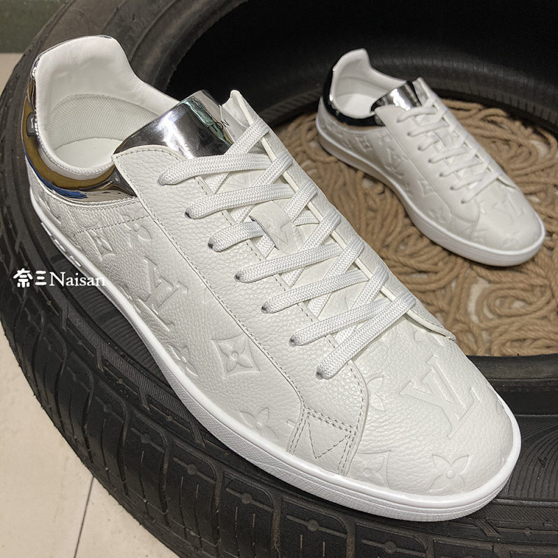 ▶ LUXEMBOURG Sneakers, photo 1