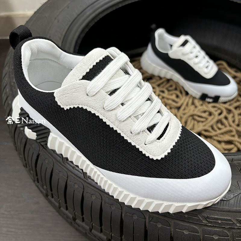 ▶ Bouncing Sneaker, photo 1
