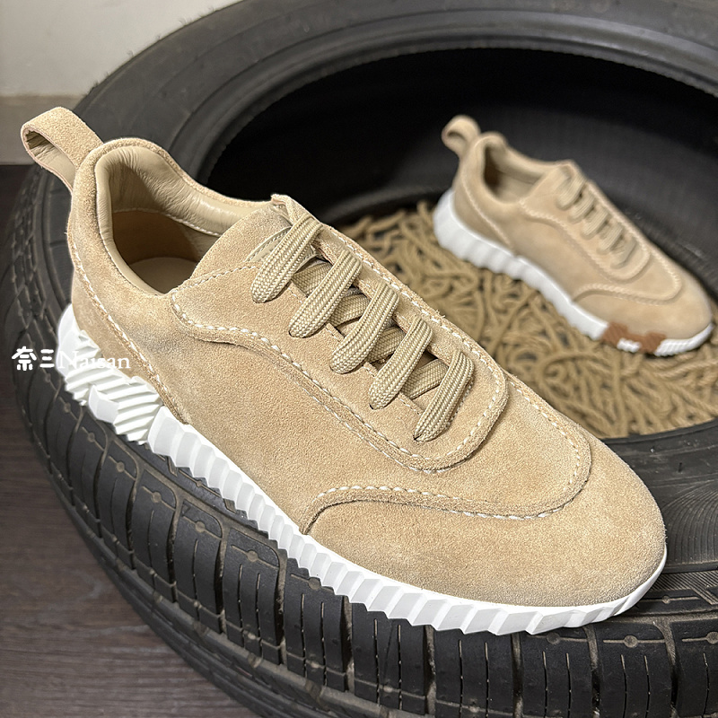 ▶ Bouncing Sneaker, photo 1