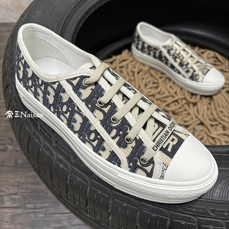▶ Walk'N Low Top Sneaker, photo 1