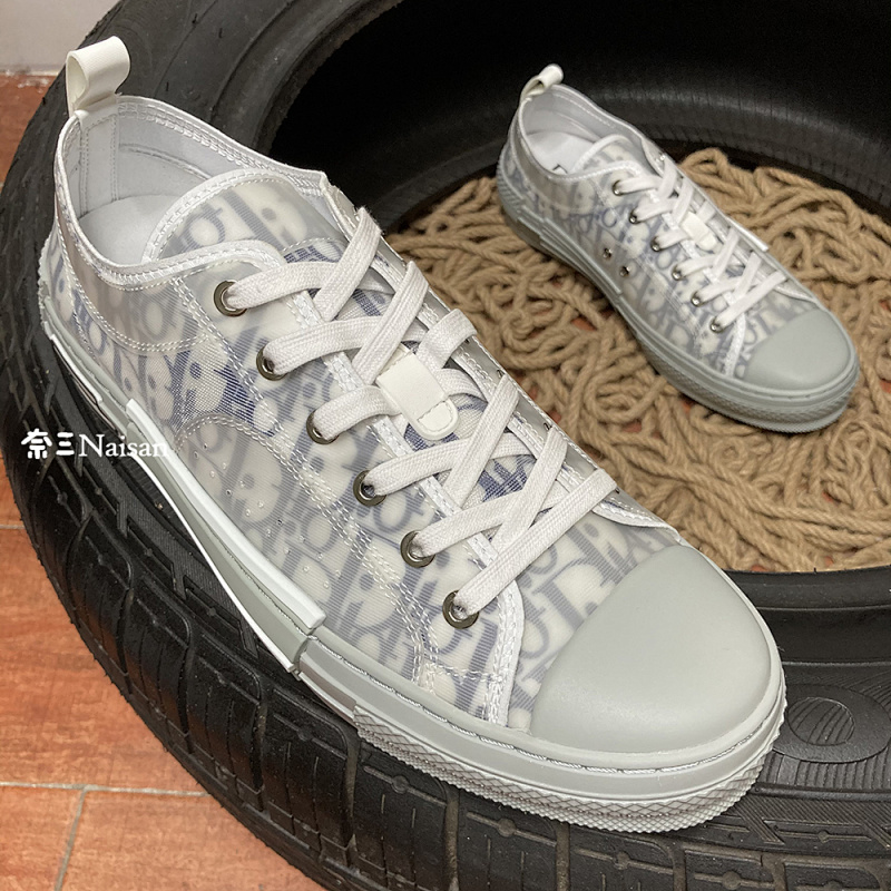 ▶ Low Top Sneakers, photo 1