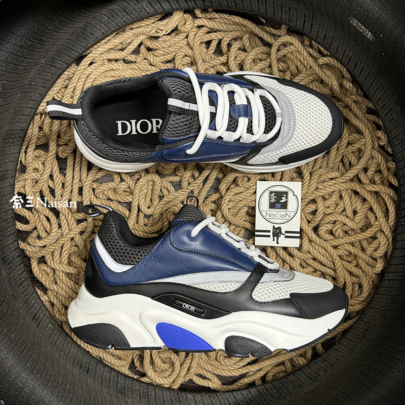▶ Sneakers, photo 1