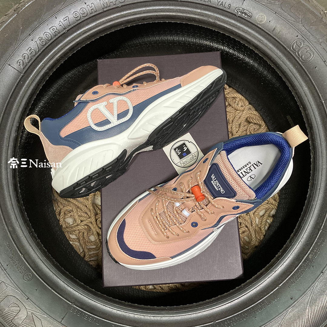 ▶ VT Sneakers - Image 2
