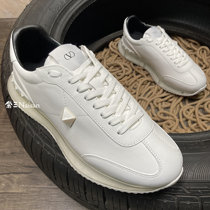 ▶ STUD AROUND LOW-TOP CALFSKIN AND NAPPA
