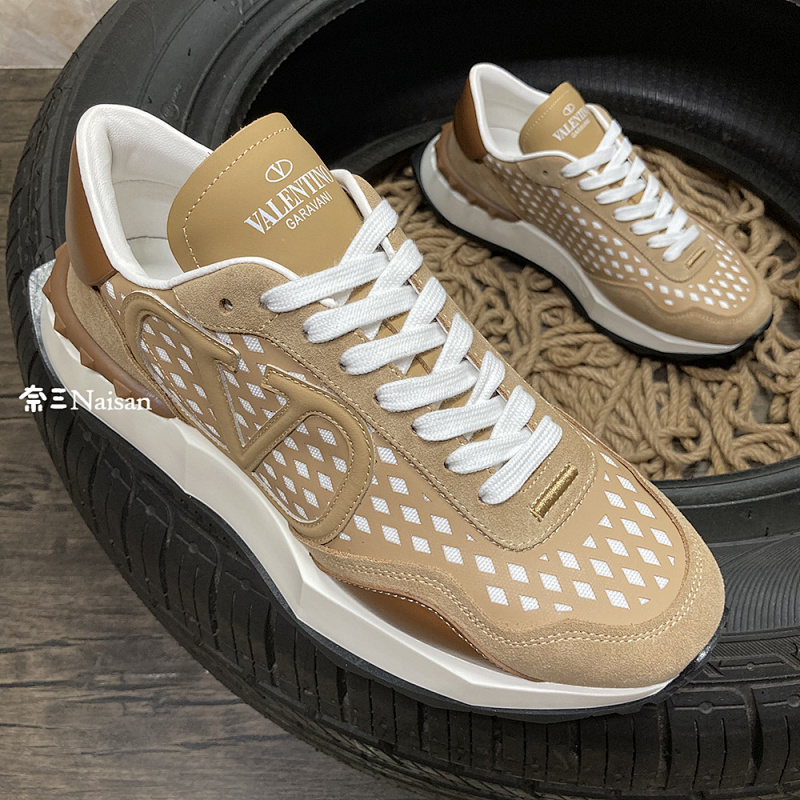 ▶ Valentino Sneakers