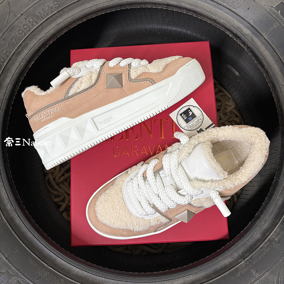 On Running One Stud Xl Low-Top Sneaker - Image 2