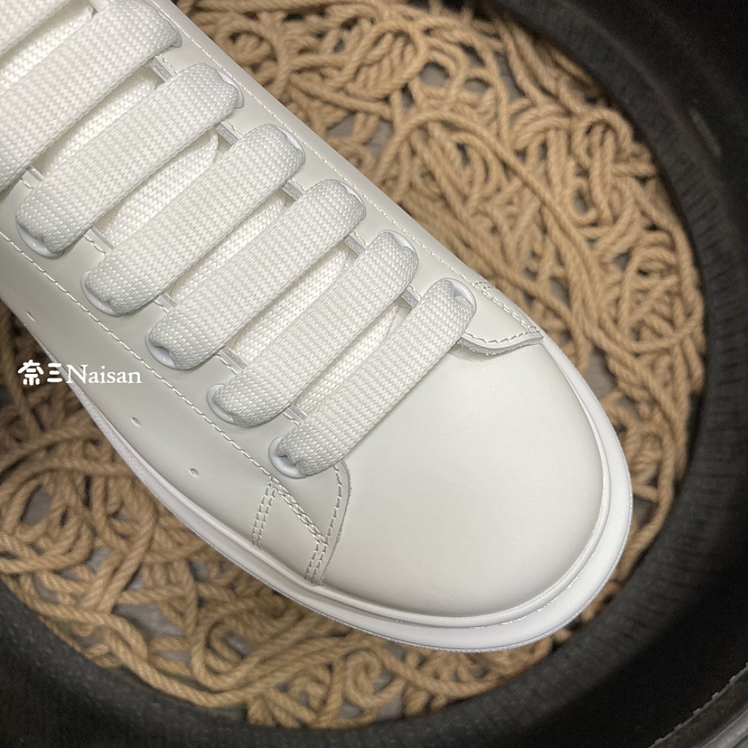 Christian Louboutin Christian Louboutin - Image 15