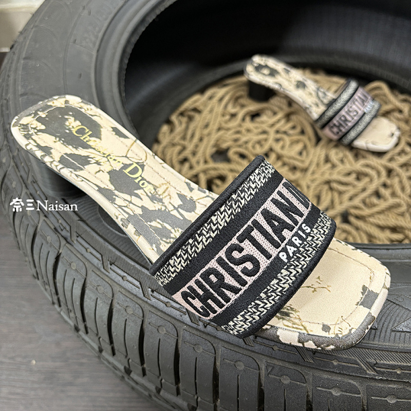 ▶ Dway Heeled Slide, photo 1