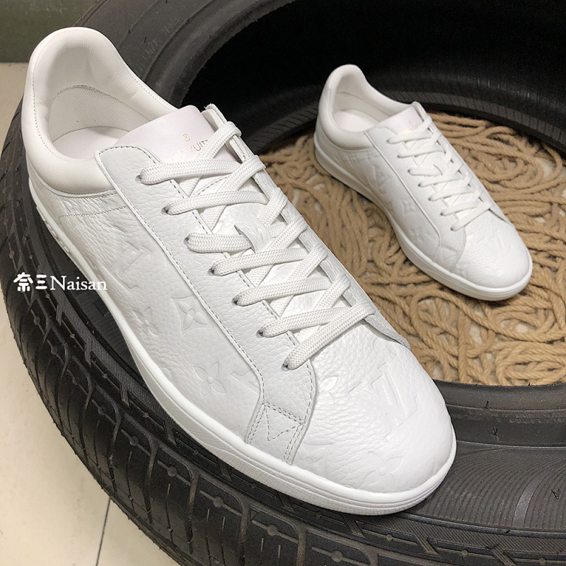 ▶ LUXEMBOURG Sneakers, photo 1