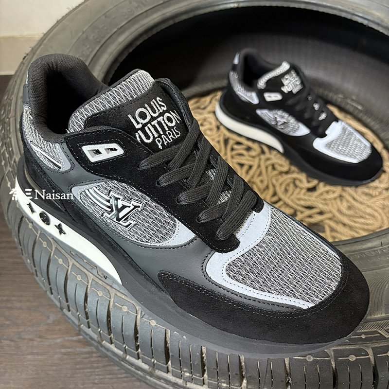 ▶ Run Away Trainers, photo 1