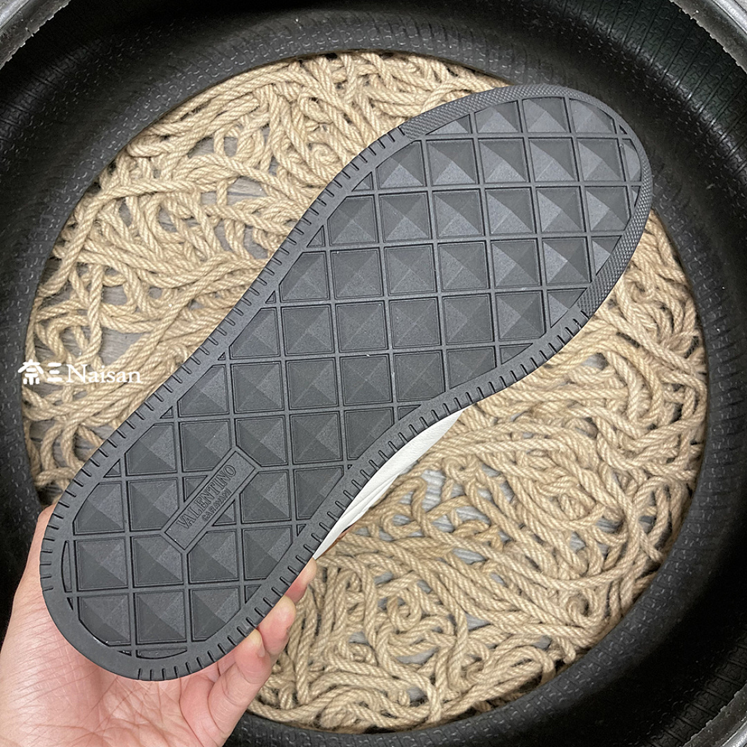 On Running ONE STUD LOW-TOP - Image 15