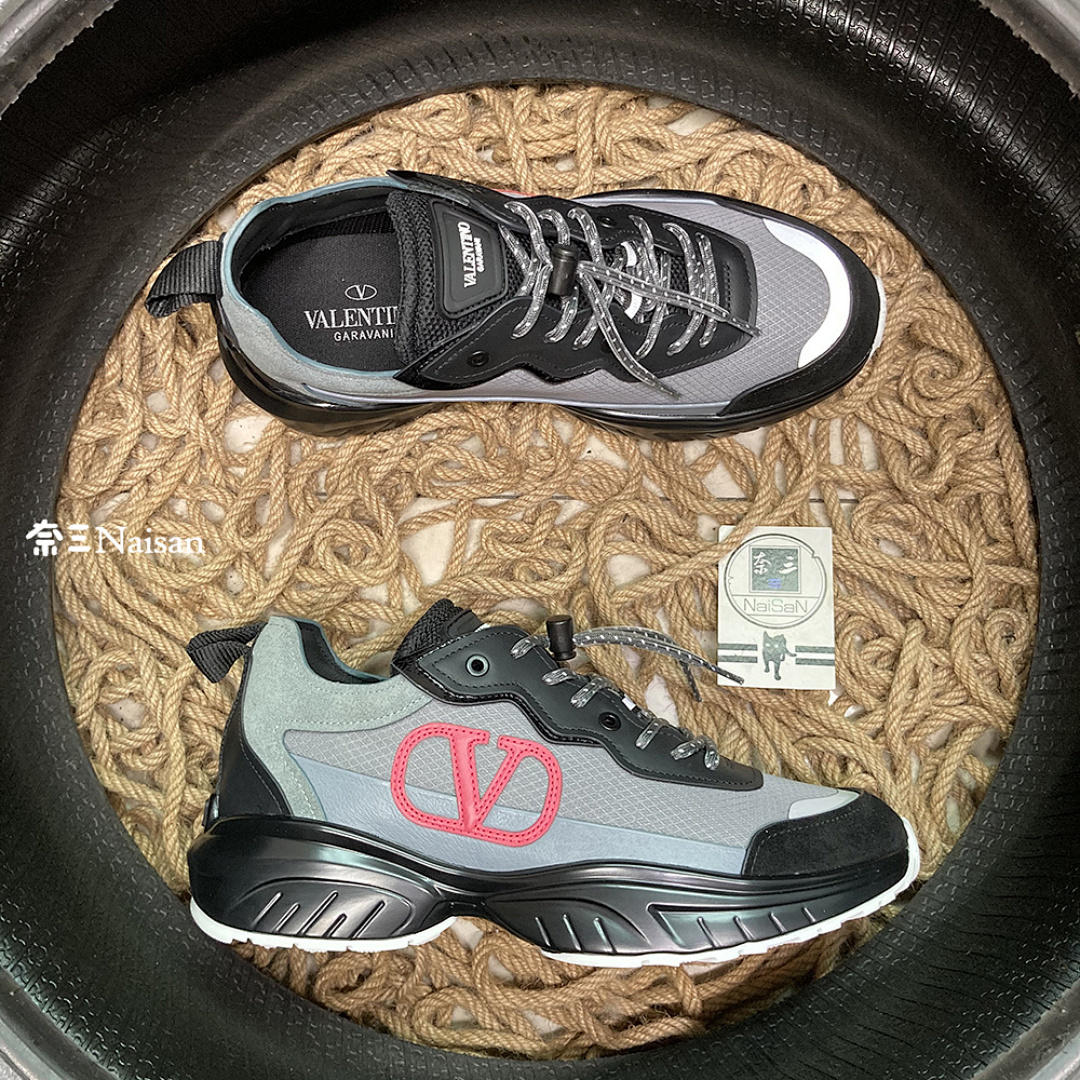 ▶ VT Sneakers - Image 4