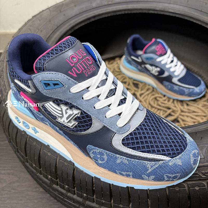 ▶ Run Away Trainers, photo 1