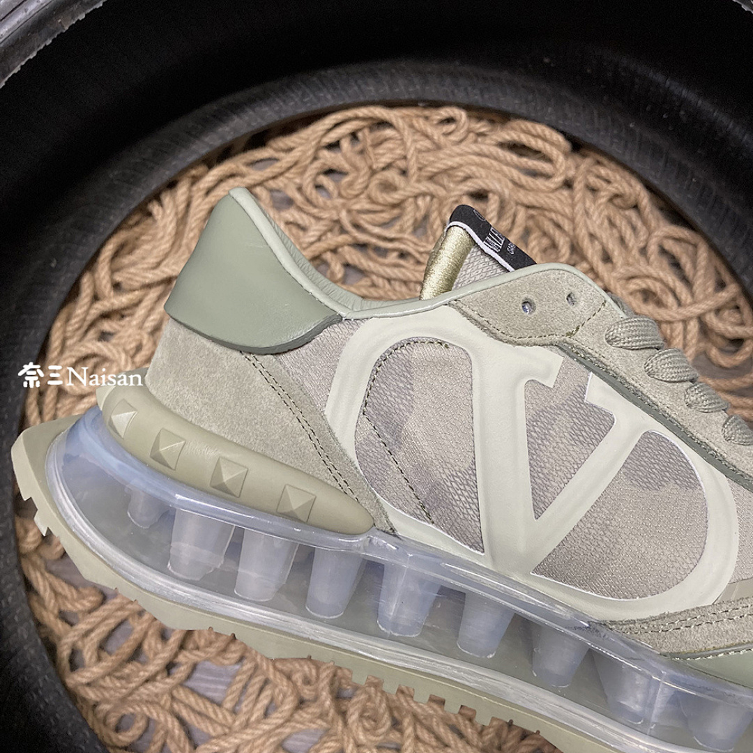 ▶ Valentino Sneakers - Image 11