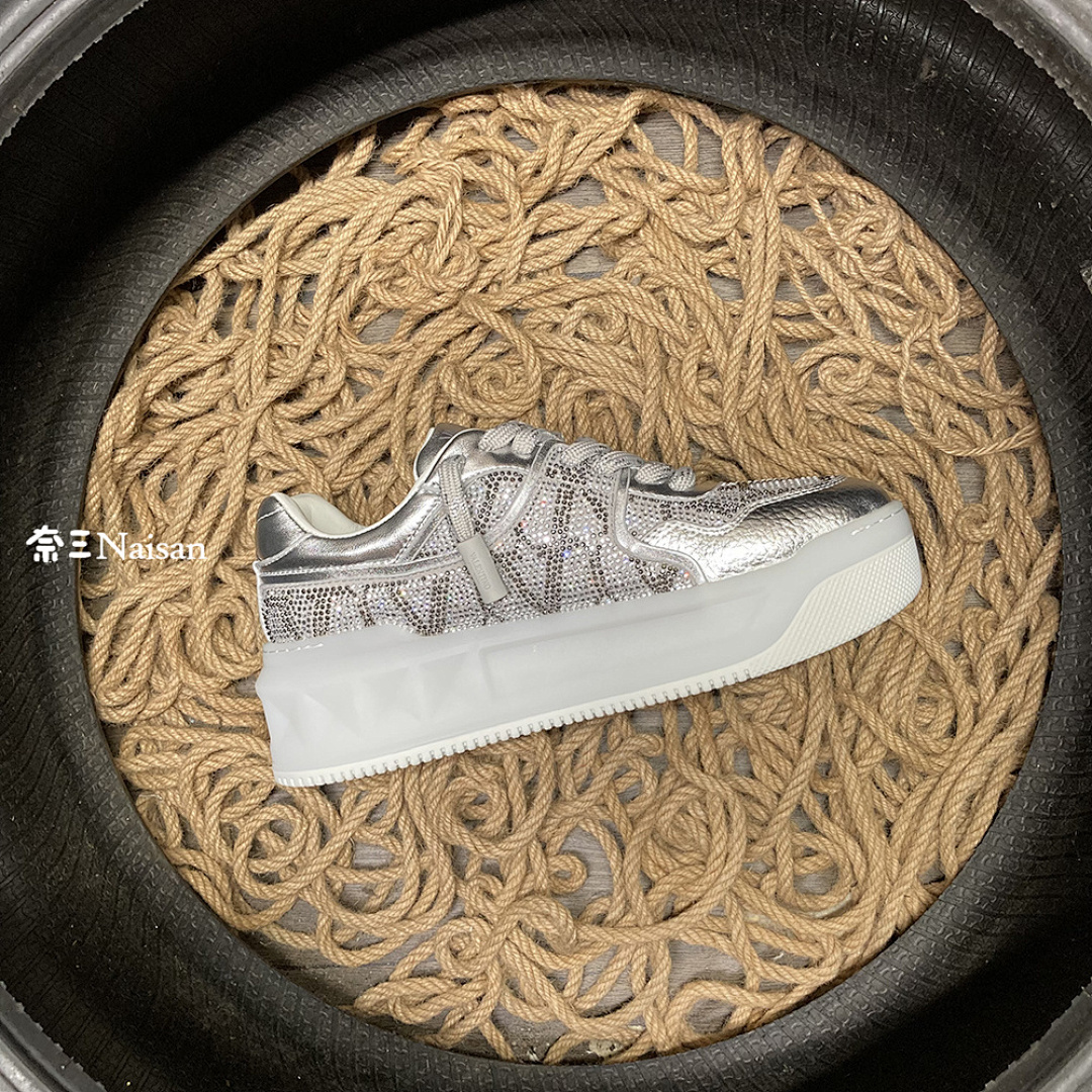 On Running ONE STUD XL NAPPA LEATHER LOW-TOP - Image 10