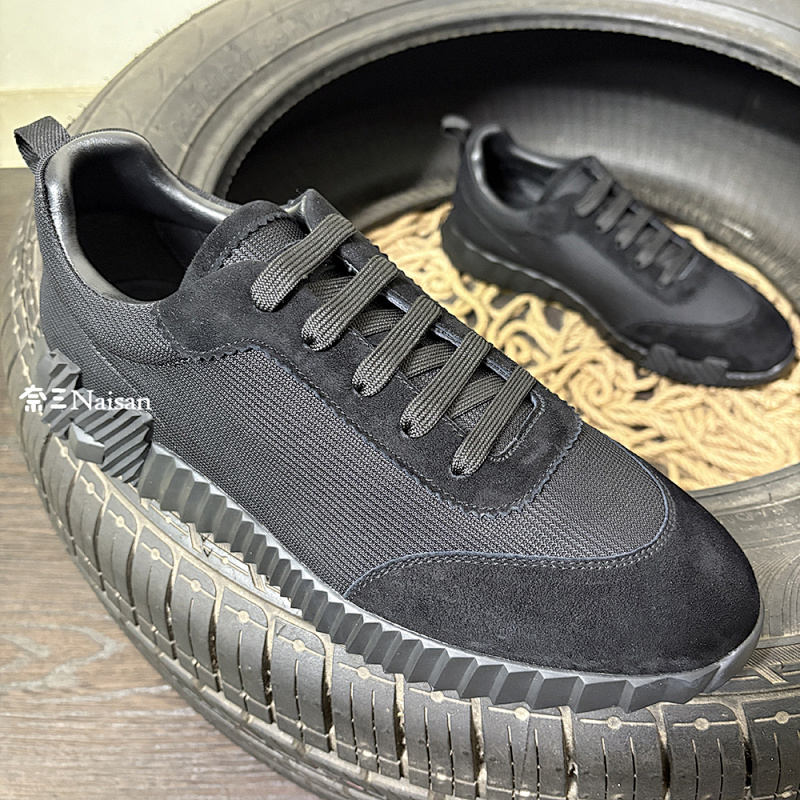 ▶ Bouncing Sneaker, photo 1