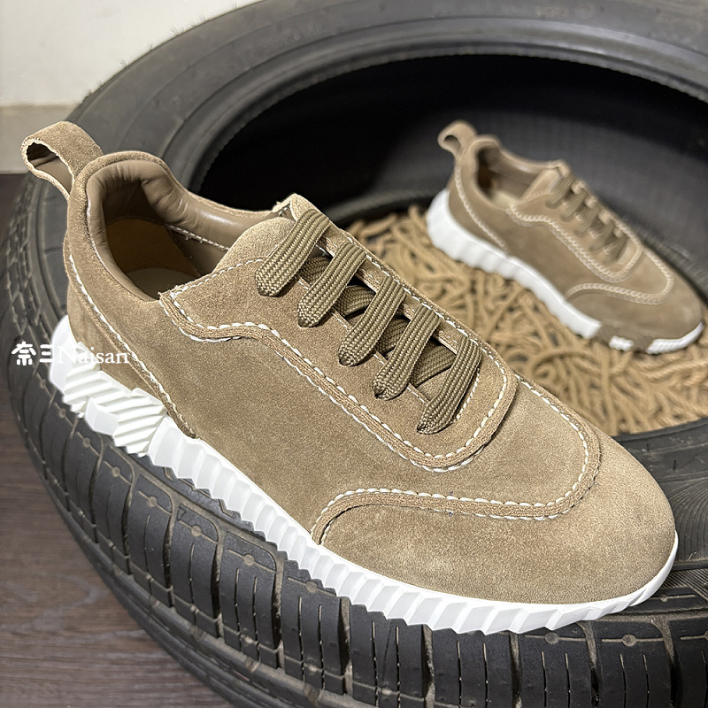 ▶ Bouncing Sneaker, photo 1