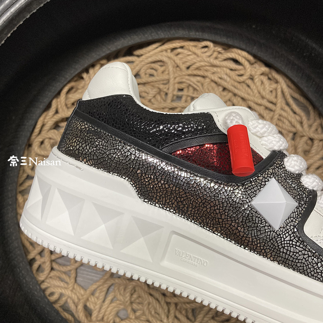 On Running ONE STUD XL NAPPA LEATHER LOW-TOP - Image 11