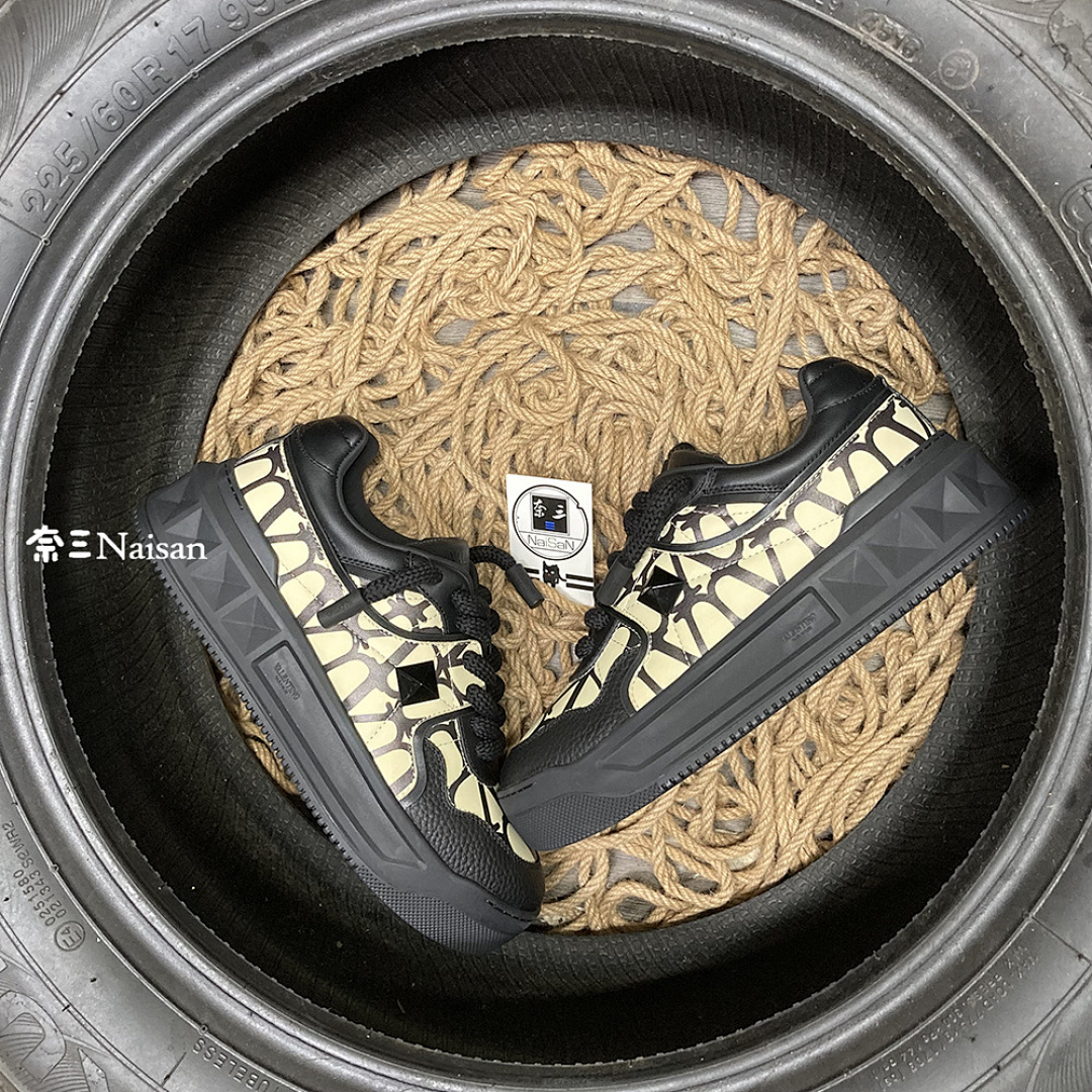On Running ONE STUD XL NAPPA LEATHER LOW-TOP - Image 3