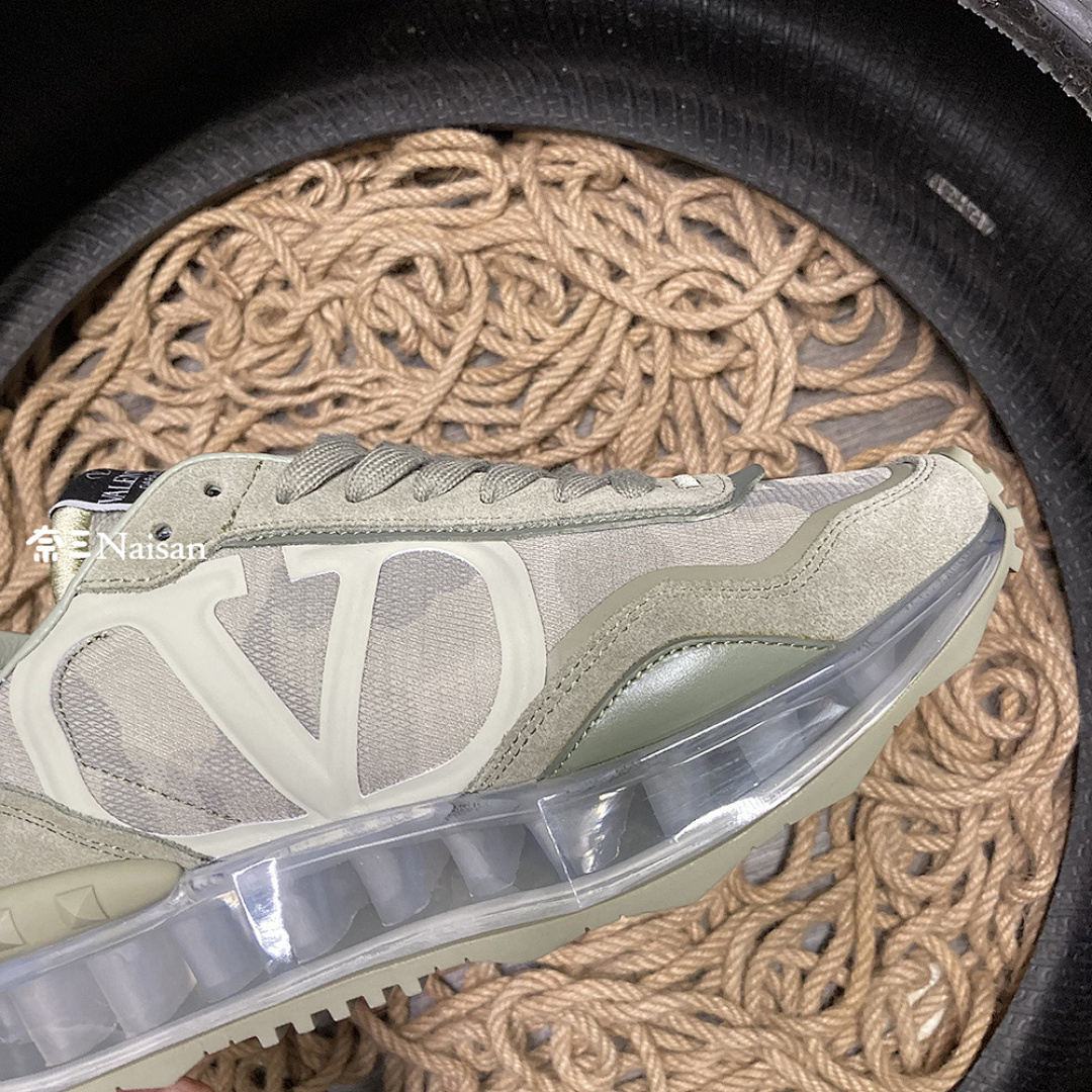 ▶ Valentino Sneakers - Image 12