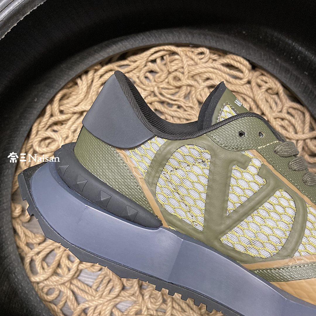 ▶ Valentino Sneakers - Image 9